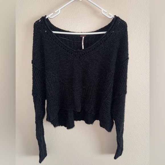 Free People Sweaters - Free People Black Cropped Knit Sweater size Large